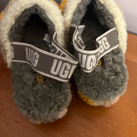 UGG Fluff Yeah Slide Cali Collage
Sheepskin Sandals Womens Sz 10
Elastic Strap - Picture 3 of 9